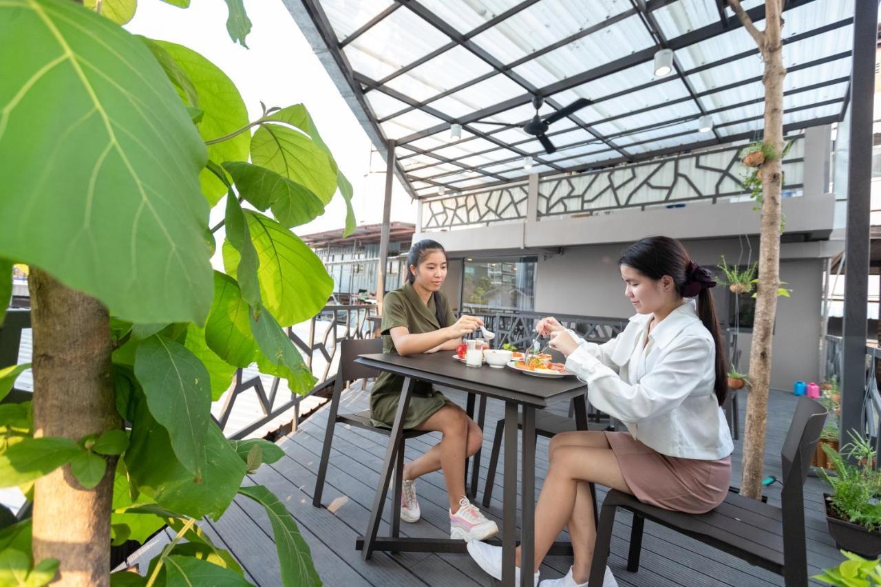 Baan Kun Mhor Hostel บ้านคุณหมอโฮสเทล Bangkok Bagian luar foto