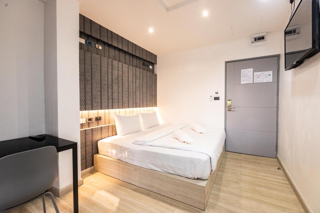 Baan Kun Mhor Hostel บ้านคุณหมอโฮสเทล Bangkok Bagian luar foto