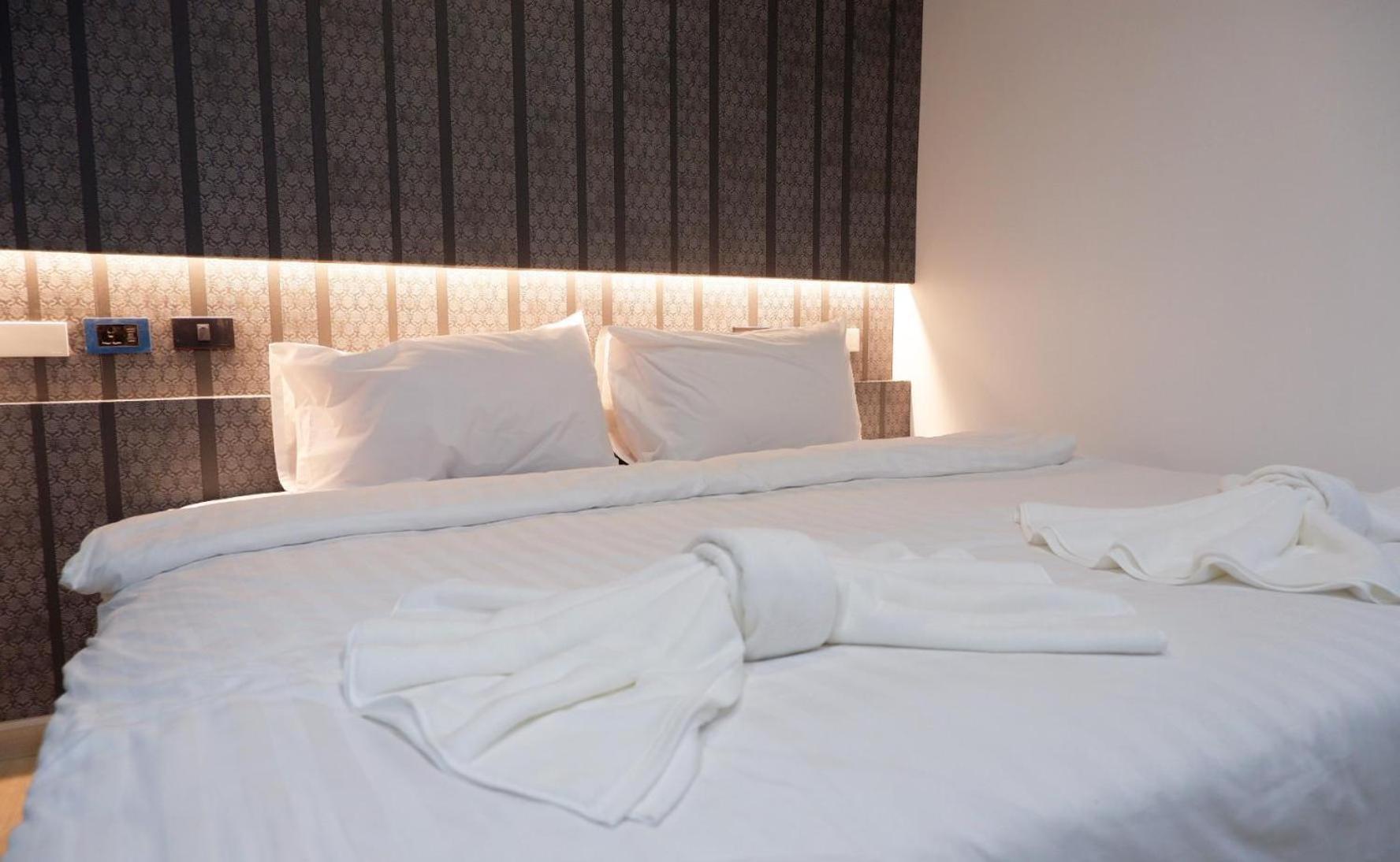 Baan Kun Mhor Hostel บ้านคุณหมอโฮสเทล Bangkok Bagian luar foto